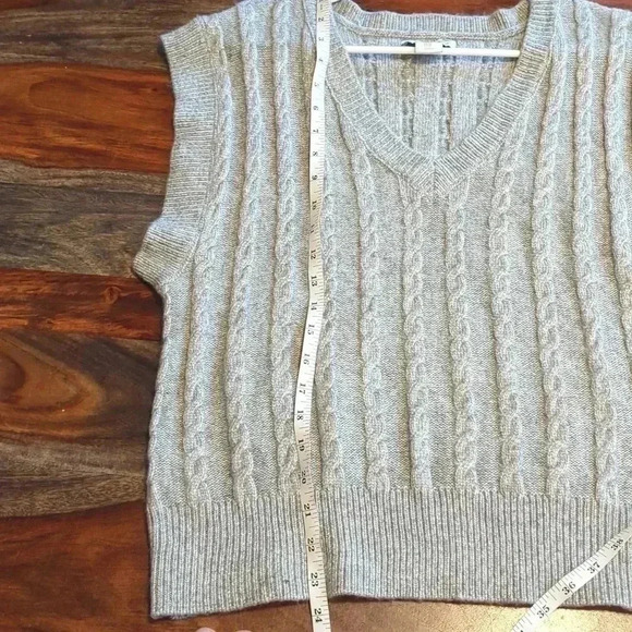 CUPCAKES and Cashmere size medium sweater - Picture 7 of 8